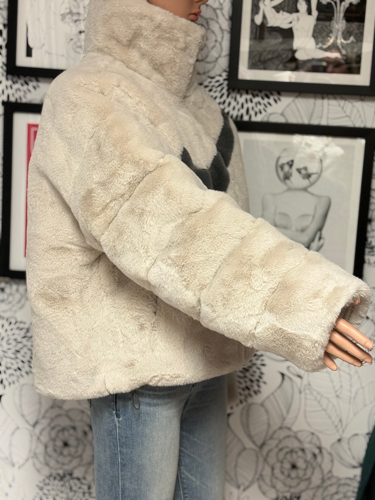 Nike Sportswear Women’s Faux-Fur Swoosh Puffer Jacket – Fossil/Black (Rare, Size Small)