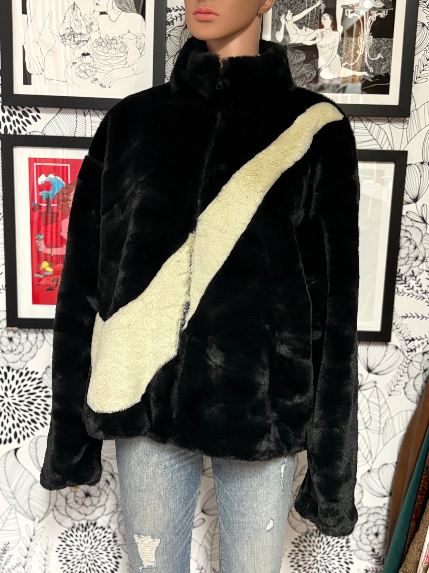 NIKE Women’s Sherpa Fleece Jacket – Black/White (Size M) — NWT