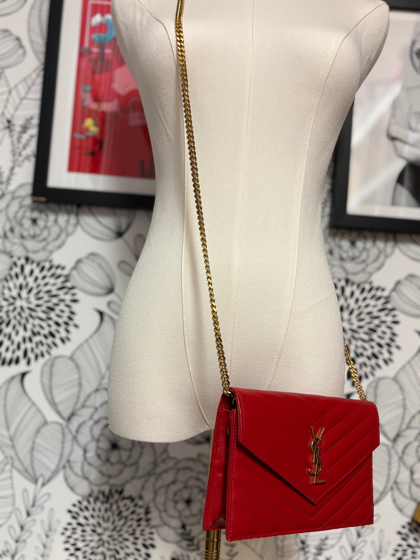 Saint Laurent Cassandre Envelope Chain Wallet in Lambskin – Deeply Red

Current Retail: $1,500 + tax (direct from YSL)