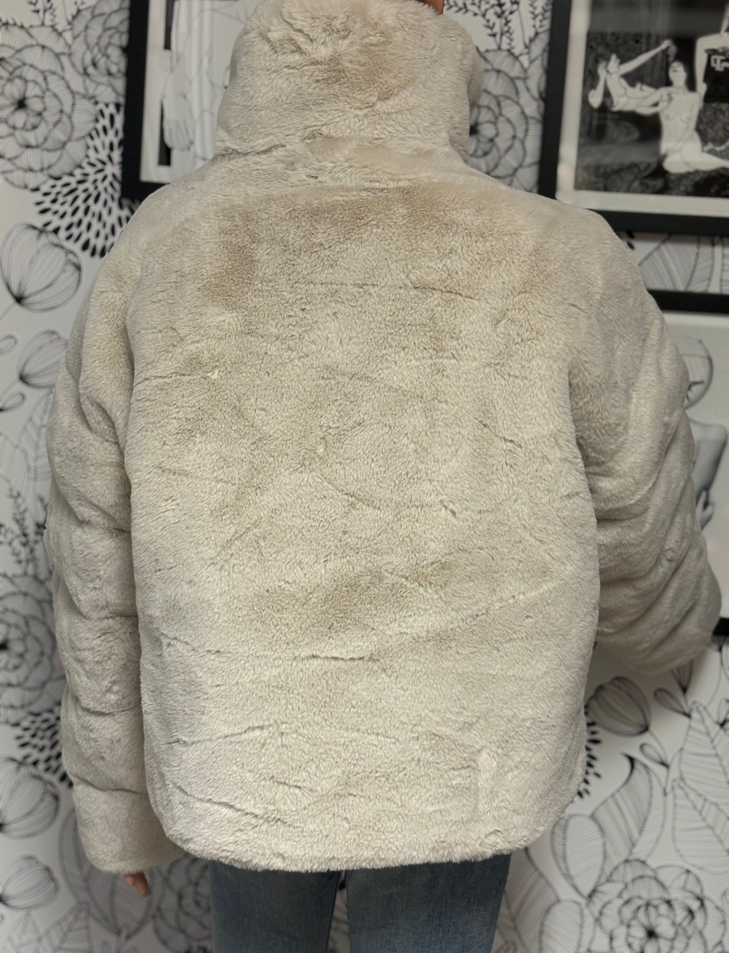 Nike Sportswear Women’s Faux-Fur Swoosh Puffer Jacket – Fossil/Black (Rare, Size Small)