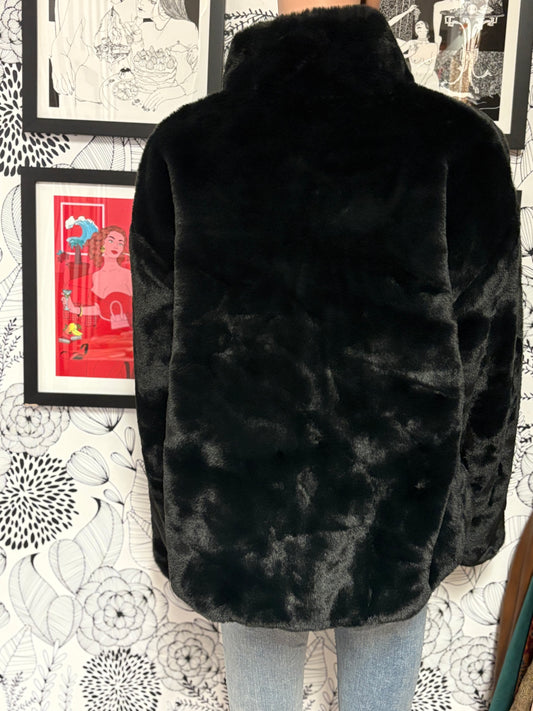 NIKE Women’s Sherpa Fleece Jacket – Black/White (Size M) — NWT