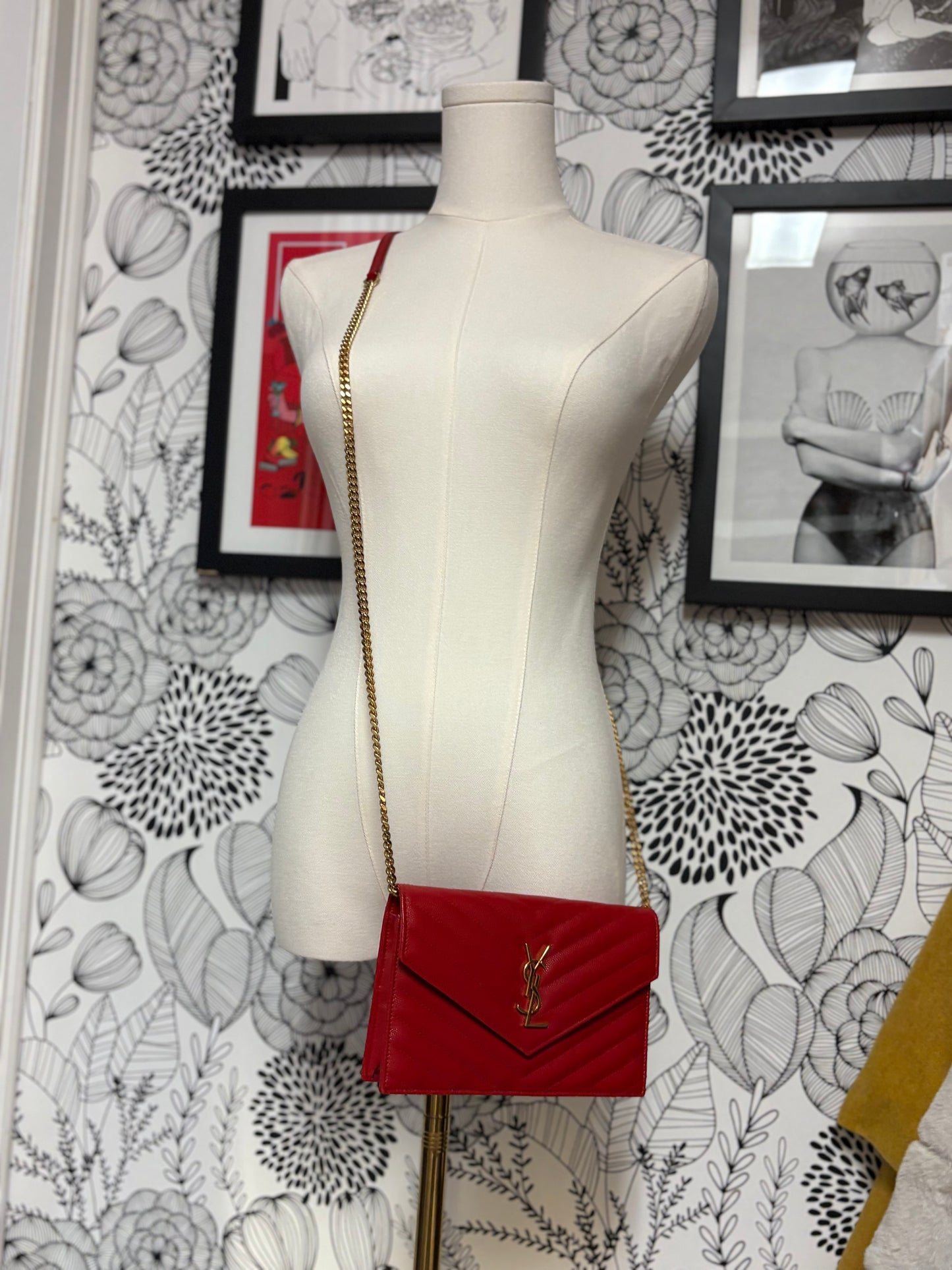 Saint Laurent Cassandre Envelope Chain Wallet in Lambskin – Deeply Red

Current Retail: $1,500 + tax (direct from YSL)