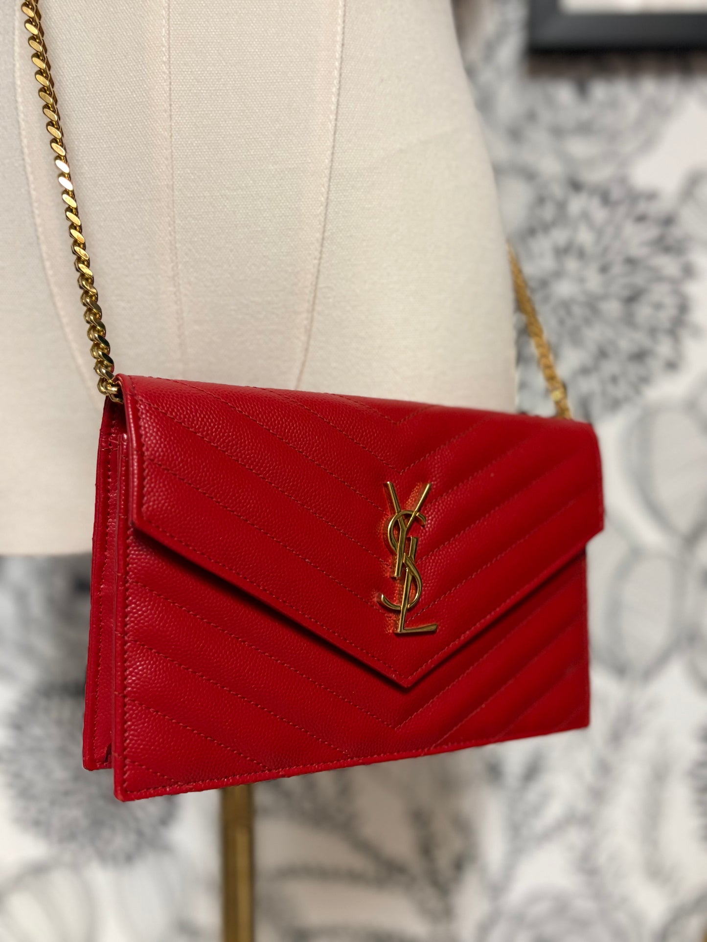 Saint Laurent Cassandre Envelope Chain Wallet in Lambskin – Deeply Red

Current Retail: $1,500 + tax (direct from YSL)