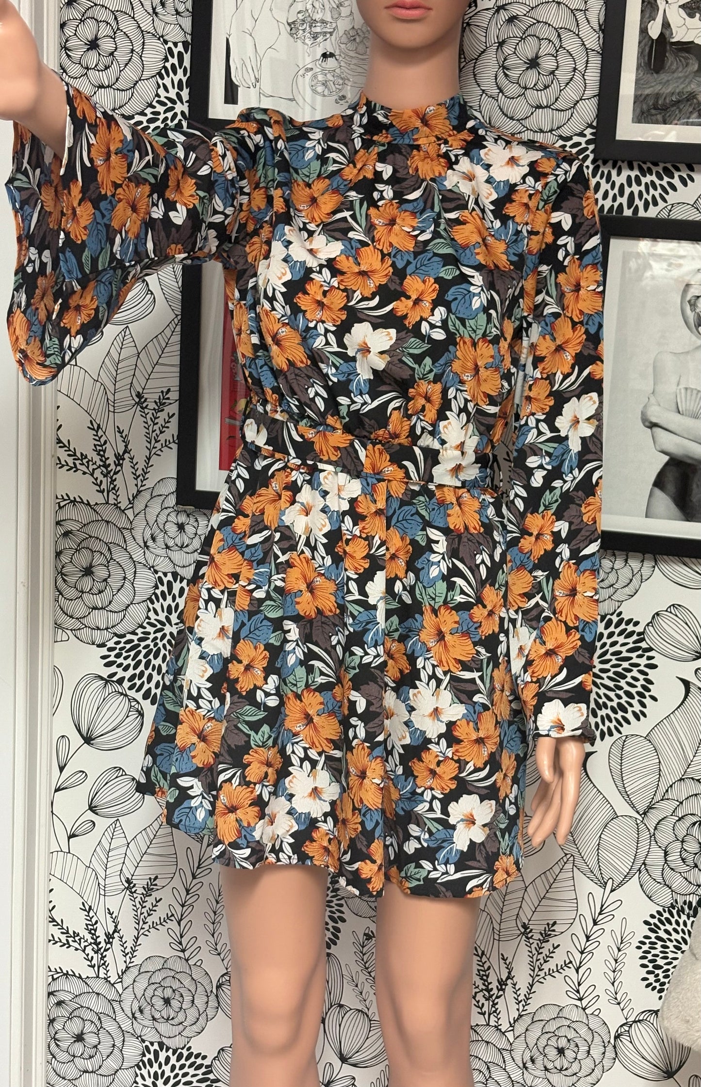 Tropical Floral Open-Back Mini Dress – Long Sleeve, Tie Detail (Size Small)